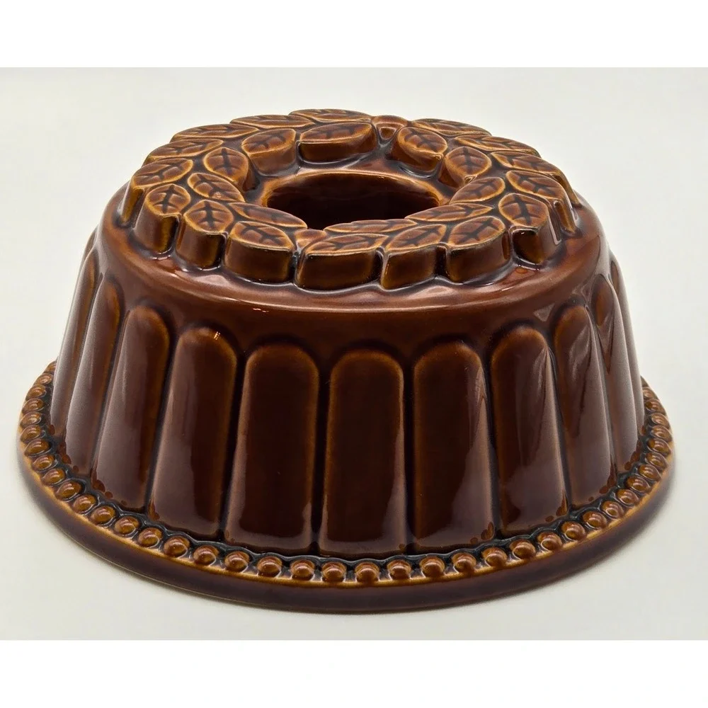 Vintage Brown Ceramic Bundt Cake Mold Pan Leaf Wreath Glazed Pottery Baking Dish